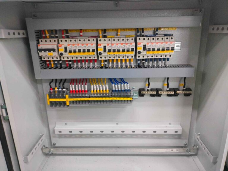 distribution board vs switchboard